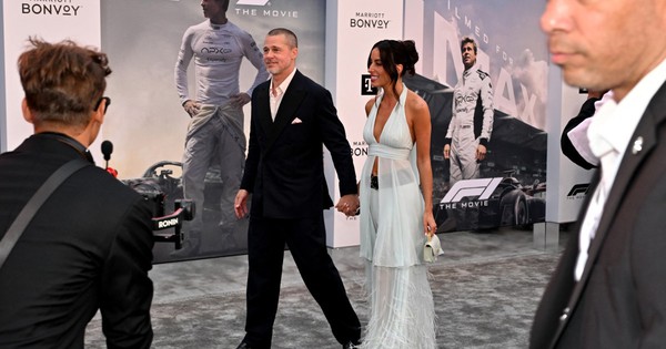 NEW88 VIP và Câu Chuyện Gia Đình Brad Pitt: Khi Giải Trí Gặp Thế Giới Cược Online - hình ảnh - new88pg.vip