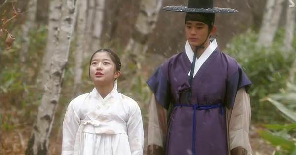 Kim Soo Hyun bị ‘đào lại’ phát ngôn kém duyên với bạn diễn chưa thành niên - hình ảnh - new88pg.vip Kim Soo Hyun bị ‘đào lại’ phát ngôn kém duyên với bạn diễn chưa thành niên - hình ảnh - new88pg.vip