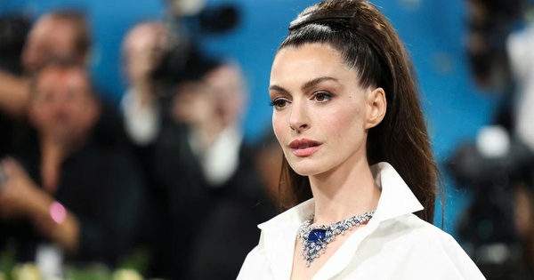 Anne Hathaway gần như bị mù mắt trái suốt 10 năm – Câu chuyện truyền cảm hứng giữa cuộc sống và sự nghiệp - hình ảnh - new88pg.vip
