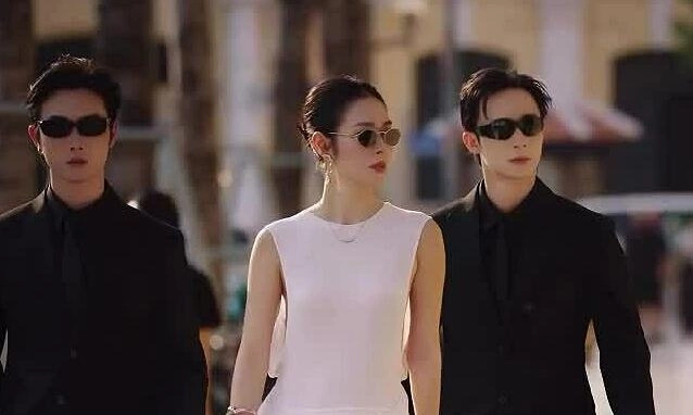 Sao Việt đổ xô theo mốt ‘nữ tổng tài’: Hồ Ngọc Hà, Lý Nhã Kỳ dẫn đầu xu hướng - hình ảnh - new88pg.vip