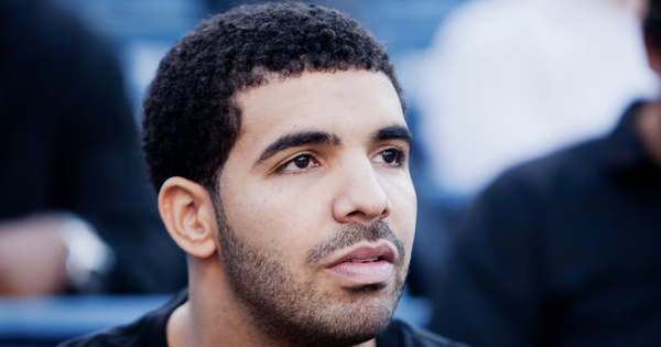 Drake xô đổ kỷ lục lịch sử của Michael Jackson: Cú bứt phá trên bảng xếp hạng Billboard - hình ảnh - new88pg.vip Drake xô đổ kỷ lục lịch sử của Michael Jackson: Cú bứt phá trên bảng xếp hạng Billboard - hình ảnh - new88pg.vip