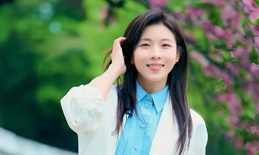 ‘Hoàng hậu Ki’ Ha Ji Won gây sốt với phong cách sinh viên - hình ảnh - new88pg.vip