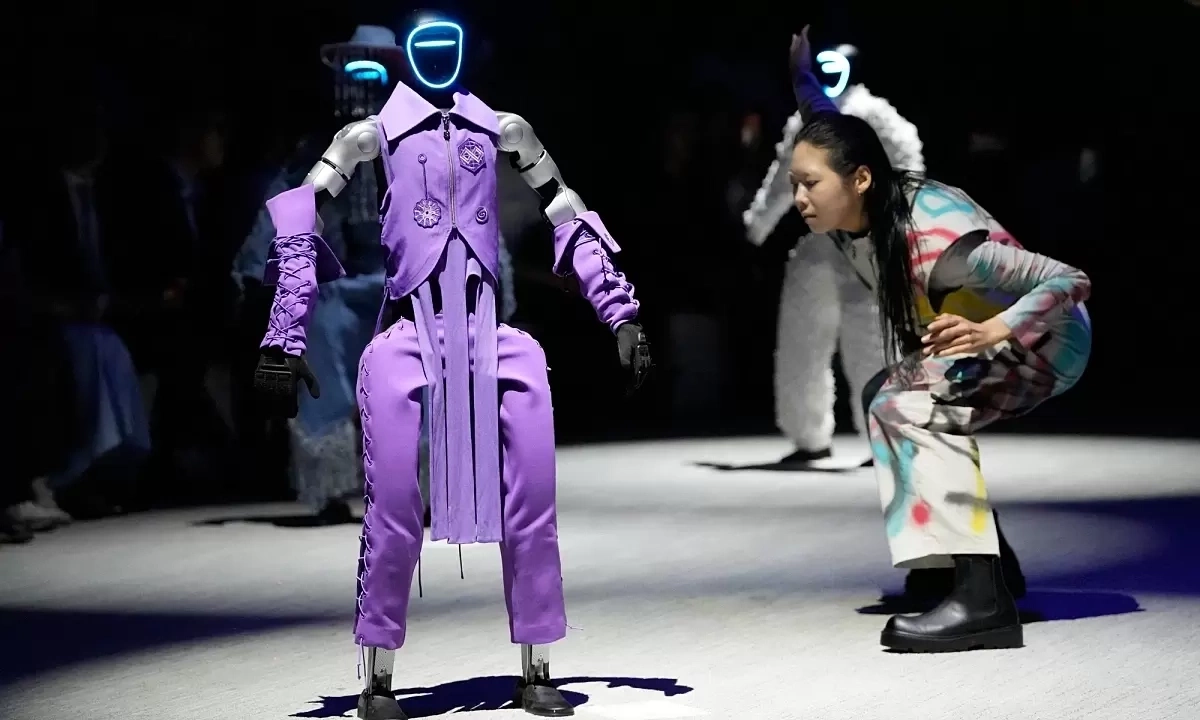 Robot Đọ Catwalk Với Người: Sàn Diễn Tương Lai Gắn Liền Với Giải Trí Số - hình ảnh - new88pg.vip Robot Đọ Catwalk Với Người: Sàn Diễn Tương Lai Gắn Liền Với Giải Trí Số - hình ảnh - new88pg.vip
