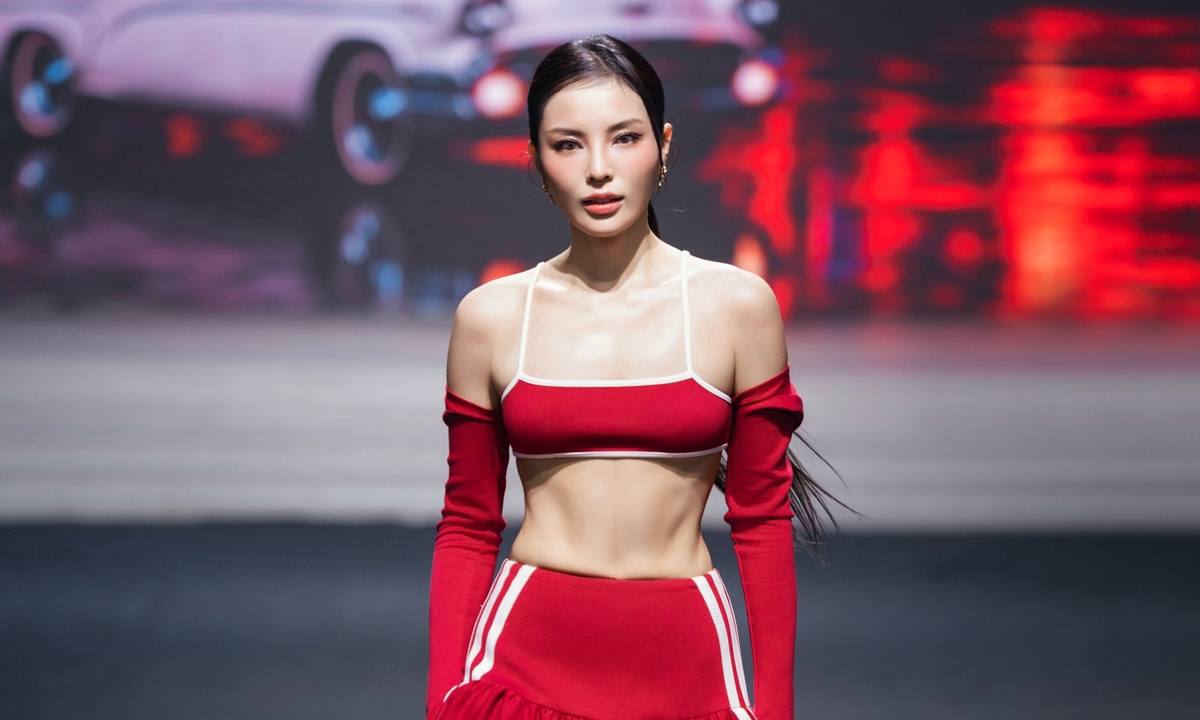 Đỗ Mạnh Cường lăng xê phong cách thể thao tại show DMC - hình ảnh - new88pg.vip Đỗ Mạnh Cường lăng xê phong cách thể thao tại show DMC - hình ảnh - new88pg.vip