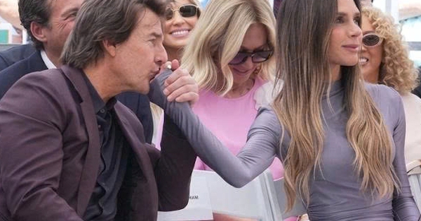 Khoảnh khắc Tom Cruise hôn tay Victoria Beckham: Dấu ấn lịch lãm giữa làn sóng tranh luận - hình ảnh - new88pg.vip Khoảnh khắc Tom Cruise hôn tay Victoria Beckham: Dấu ấn lịch lãm giữa làn sóng tranh luận - hình ảnh - new88pg.vip