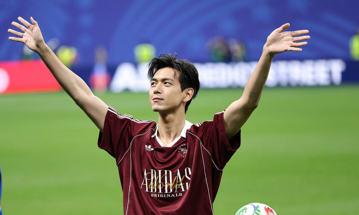 Tài tử Lý Hiện gây sốt trên sân bóng World Cup: góc nhìn mới cho người chơi Việt - hình ảnh - new88pg.vip Tài tử Lý Hiện gây sốt trên sân bóng World Cup: góc nhìn mới cho người chơi Việt - hình ảnh - new88pg.vip