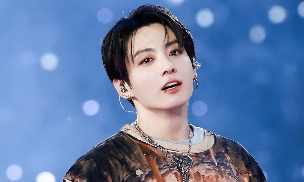 Jungkook diện mốt quần rách của nhà thiết kế Việt trên sân khấu quốc tế - hình ảnh - new88pg.vip Jungkook diện mốt quần rách của nhà thiết kế Việt trên sân khấu quốc tế - hình ảnh - new88pg.vip