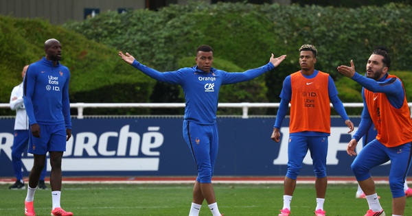 ‘Biến căng’ bao trùm đội tuyển Pháp, Mbappe bất mãn rời sân tập - hình ảnh - new88pg.vip