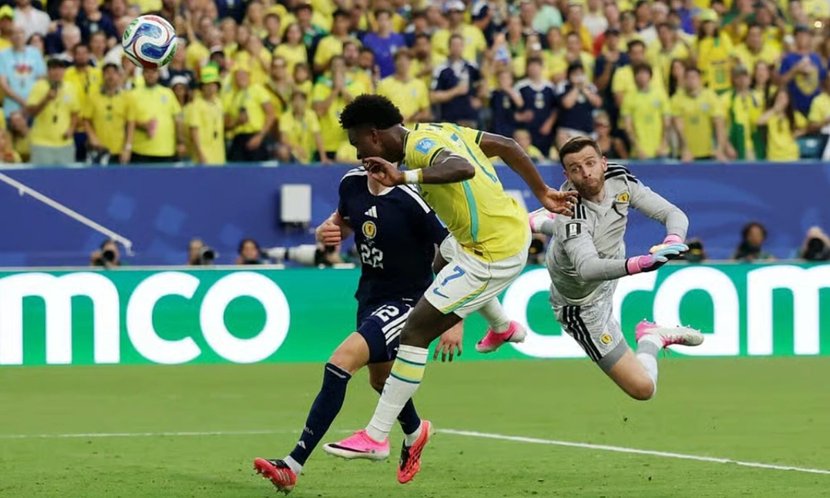 Vinicius đòi quà Ancelotti sau khi đánh đầu ghi bàn – Cơ hội cá cược bóng đá online thêm phần hấp dẫn - hình ảnh - new88pg.vip Vinicius đòi quà Ancelotti sau khi đánh đầu ghi bàn – Cơ hội cá cược bóng đá online thêm phần hấp dẫn - hình ảnh - new88pg.vip