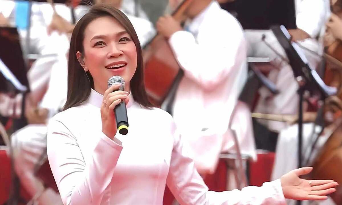 Nghệ sĩ hát mừng 50 năm Sài Gòn – Gia Định mang tên Chủ tịch Hồ Chí Minh - hình ảnh - new88pg.vip Nghệ sĩ hát mừng 50 năm Sài Gòn – Gia Định mang tên Chủ tịch Hồ Chí Minh - hình ảnh - new88pg.vip