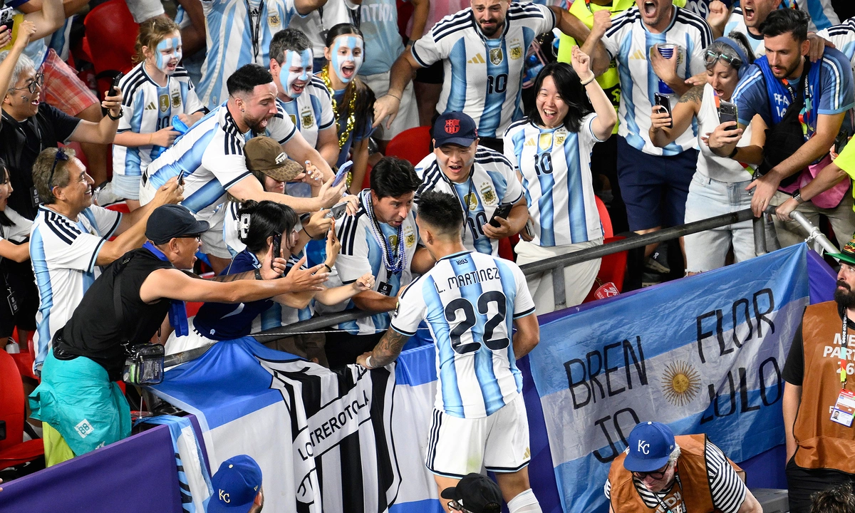 Báo Anh đặt dấu hỏi về việc tiền đạo Argentina thoát thẻ đỏ: góc nhìn mới cho người chơi Việt - hình ảnh - new88pg.vip Báo Anh đặt dấu hỏi về việc tiền đạo Argentina thoát thẻ đỏ: góc nhìn mới cho người chơi Việt - hình ảnh - new88pg.vip